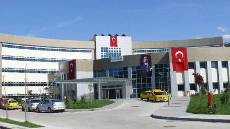 ‘Evi tadilata alan başhekim, ailesini hastaneye yerleştirdi’