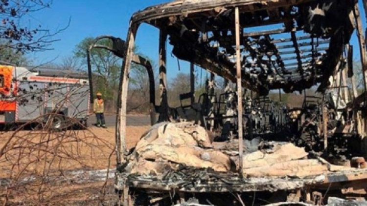 Zimbabve’de yolcu otobüsünde patlama: 42 ölü