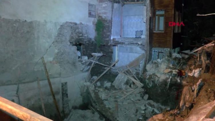 Samatya’da iki bina çökme riski nedeniyle boşaltıldı