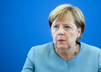 Merkel’in uçağı acil iniş yaptı