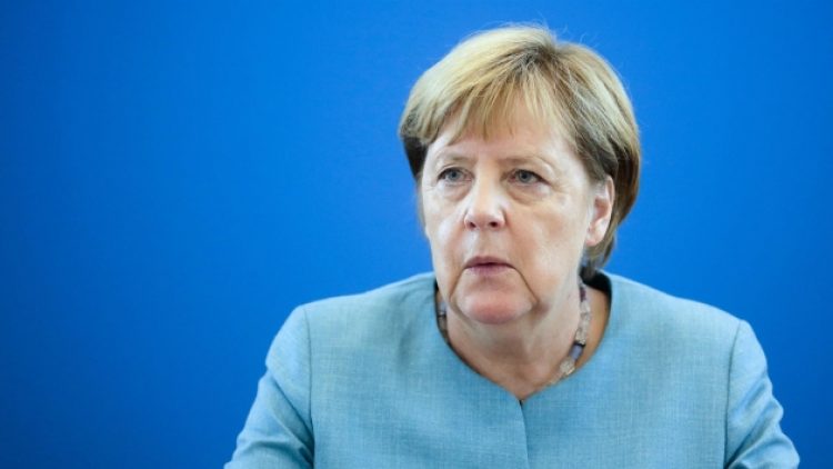 Merkel’in uçağı acil iniş yaptı