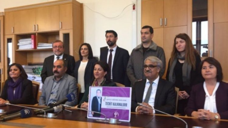 ​HDP’li vekiller Meclis’te açlık grevine başladı