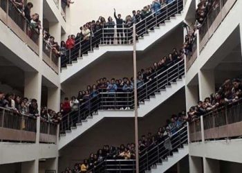 Lisedeki tacizi protesto eden öğrencilere uzaklaştırma cezası