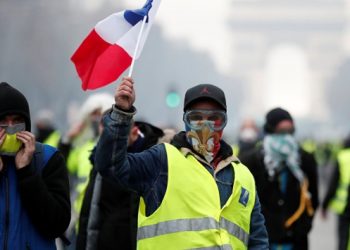 Macron Sarı yelekliler ile bir araya geldi