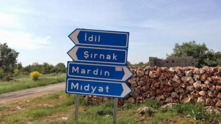 ‘Binlerce asker ve polisin yerleri oy için kaydırıldı’