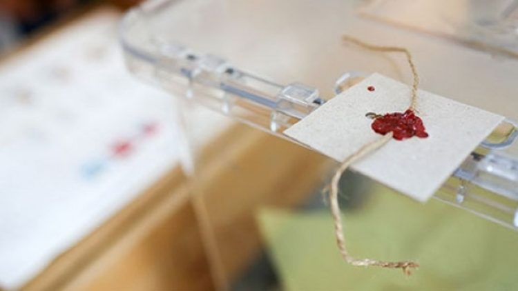 32 ilde oy verme saatleri değişti