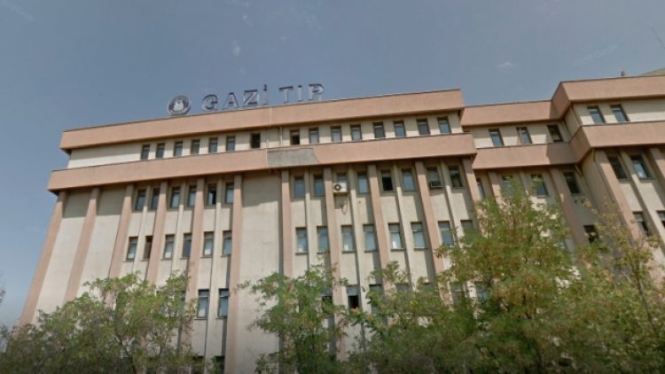 Hastaları ve doktorları rehin alan polis memurları ikna edildi