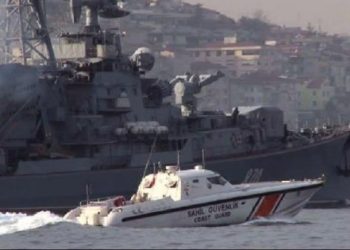 Rus savaş gemileri Boğaz’dan peşe peşe geçti