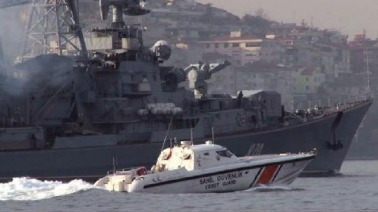 Rus savaş gemileri Boğaz’dan peşe peşe geçti