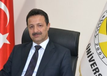 Lüks makam aracı isteyen rektörden savunma: Sanki Ferrari