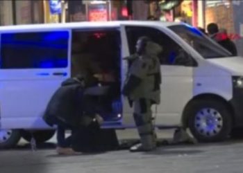 Taksim’de şüpheli çanta paniği