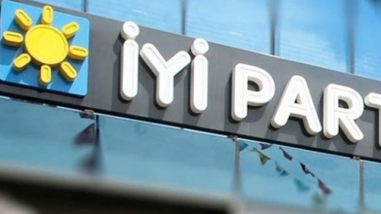 MHP’den istifa eden meclis üyeleri İYİ Parti’ye geçti