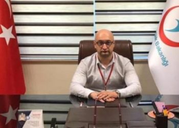 Ailesiyle hastane odasında kalan başhekim görevden alındı