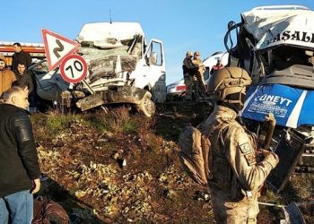 Öğrenci ve işçi servisleri çarpıştı: 2 ölü 14 yaralı