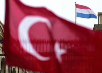 Hollanda Rotterdam’daki Türk Konsolosluğu’nda bir kişi kendini ateşe verdi