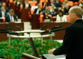 Erdoğan Meclis’i dörde katladı, Meclis: 417 Erdoğan: 1640