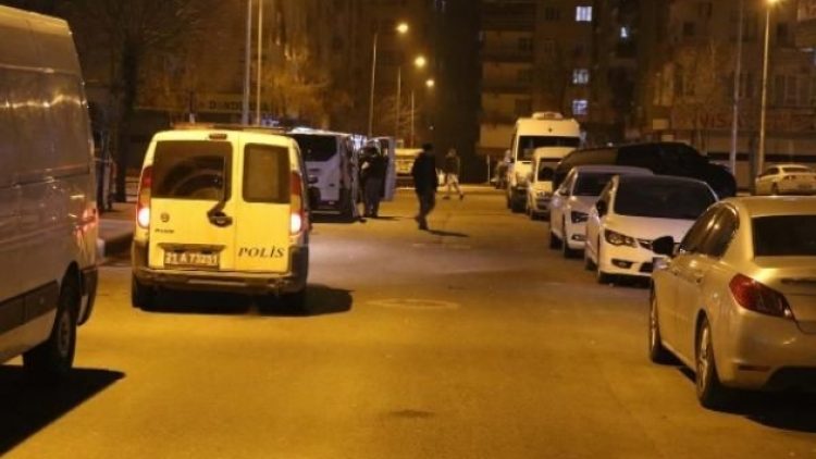 Karton kutuda parçalanmış erkek cesedi bulundu