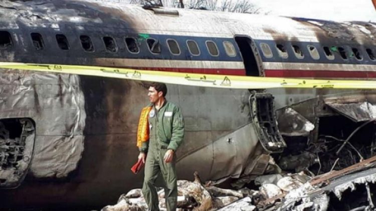 İran’da askerî uçak düştü; 15 ölü