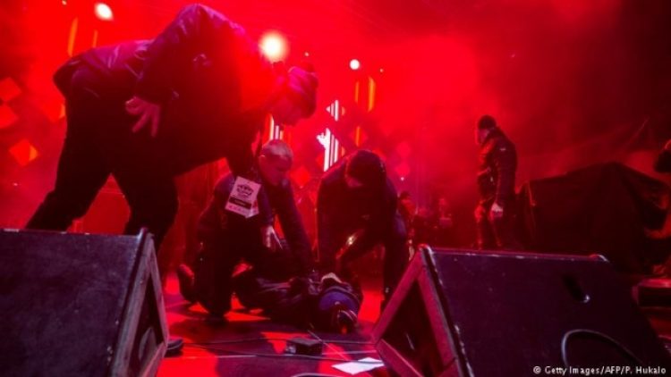 Bıçaklı saldırıya uğrayan Gdansk Belediye Başkanı öldü