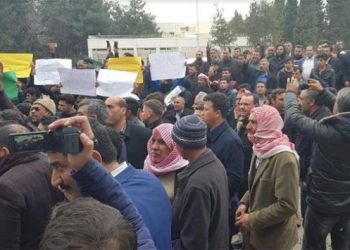 AKP’liler adaya tepki gösterdi, parti il binasına yürüdü