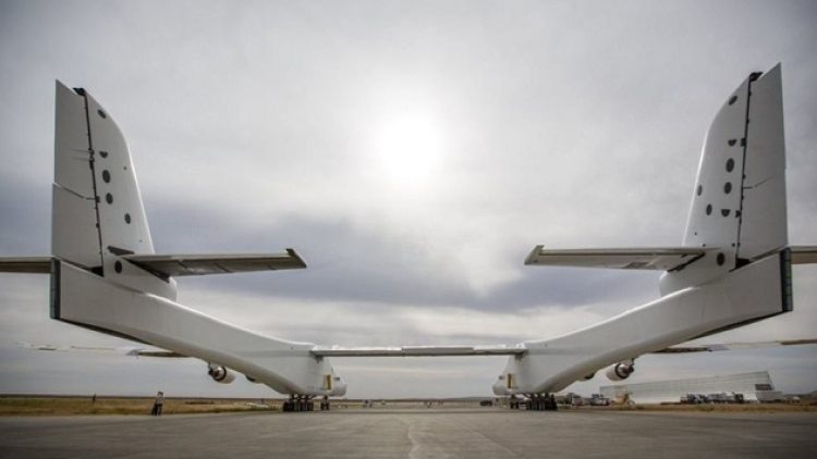 Dünyanın en büyük uçağı Stratolaunch, ilk uçuşunu haziran ayında yapacak