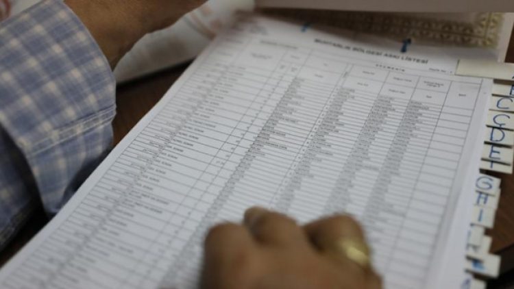 ‘Boş ahır ve binalar’ın ardından boşaltılan karakolda da seçmen kaydı çıktı