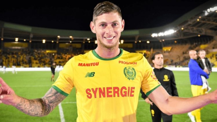 Yıldız futbolcu taşıyan uçak kayboldu