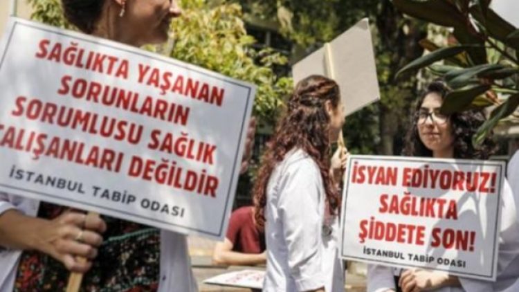 “Bakan yeğeniyim” diyerek doktoru darp etti