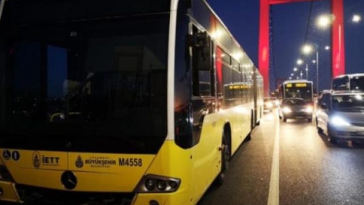 Köprüde metrobüs arızası: Trafik felç oldu