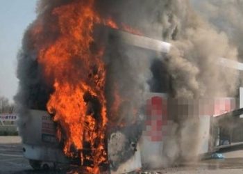 Otobüs alev alev yandı, 29 yolcu ölümden döndü