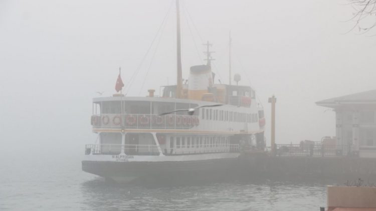 İstanbul’da yoğun sis; vapur seferleri iptal edildi