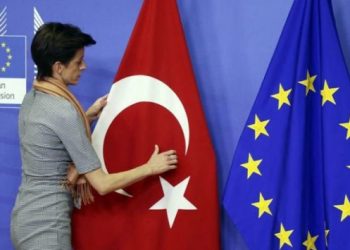 AP komitesinden Türkiye’nin AB müzakerelerinin askıya alınmasına onay