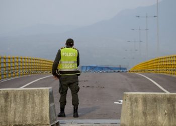 Venezüella ordusu Kolombiya sınırına asker yığacak