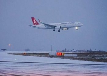 İstanbul’da uçuşa kar engeli