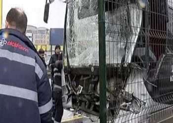 Metrobüs kaza yaptı! Yaralılar var