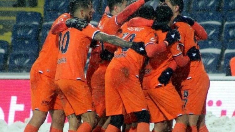 Başakşehir, Bursaspor’u farklı geçti