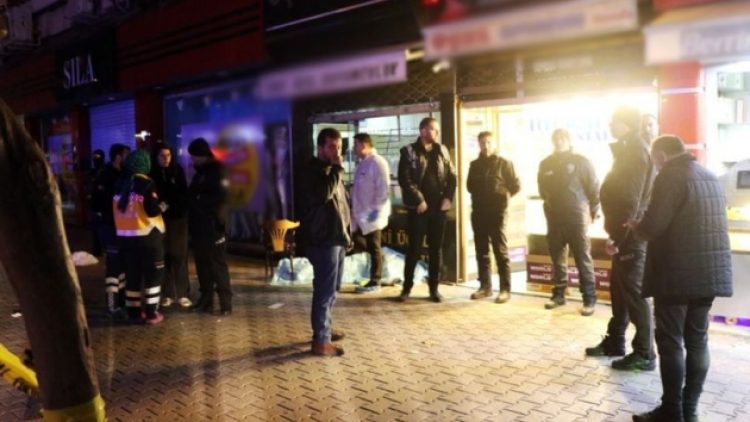 Polis memuru kuyumcu soyup iki kişiyi öldürdü