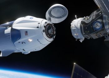 SpaceX astronotları uzaya taşımak için ilk adımı attı