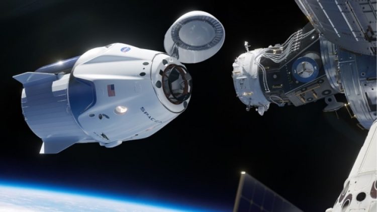 SpaceX astronotları uzaya taşımak için ilk adımı attı