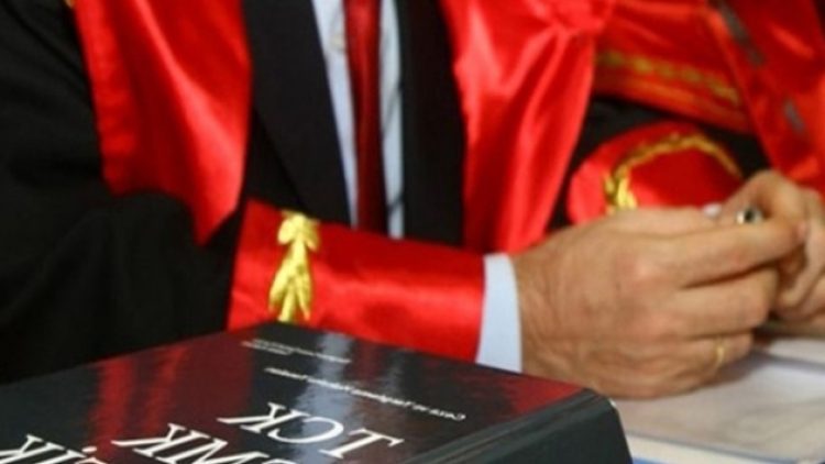 ‘Erdoğan’a hakaret yok’ diyen hakime ceza