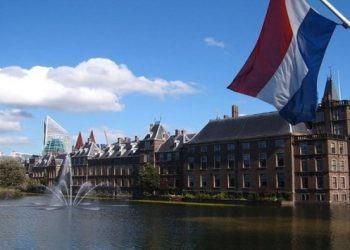 Hollanda yurt dışında malı olana sosyal yardımı kesecek