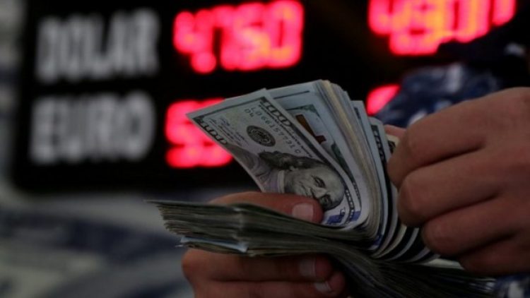 Faiz kararı sonrası dolar yönünü yukarı çevirdi