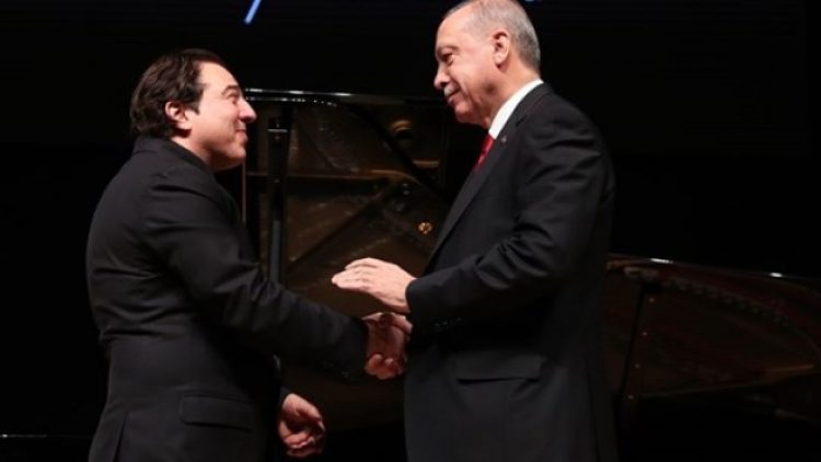 Fazıl Say, Beştepe Sarayı için 29 Ekim bestesi hazırlıyor