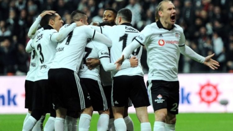 Kagawa Beşiktaş’ı son dakikada ipten aldı