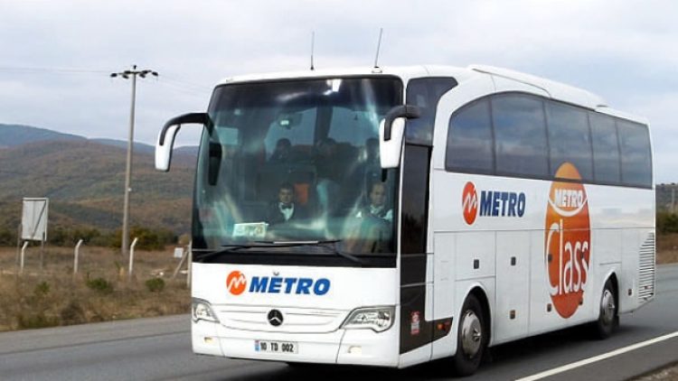 Erdoğan’ın olduğu gazeteyi yere seren şoföre soruşturma