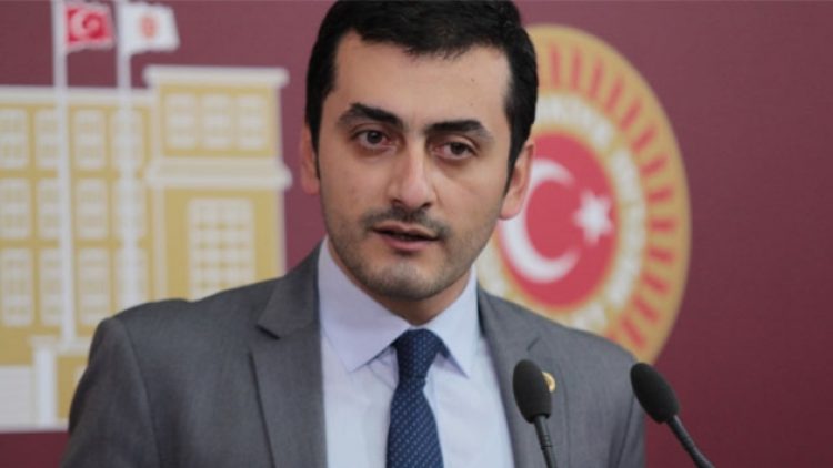 ‘Kadınlar gününde bebekleri ile zındana tıkılmış garipler anımsanmalıydı’