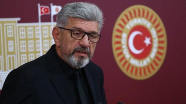 İslam: ‘Ezanı ıslıklamadık’ beyanını dikkate alın, oyuna gelmeyin