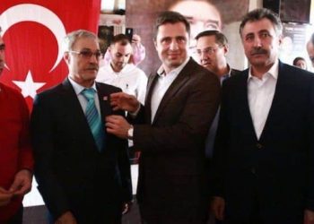 İzmir’de 800 AKP üyesi CHP’ye geçti
