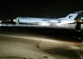 İran’da içerisinde 100 yolcu bulunan uçak alev aldı