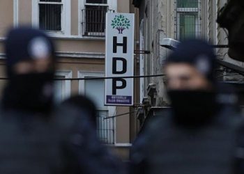 Newroz öncesi ev baskınları: Adana, İzmir ve Van’da onlarca gözaltı
